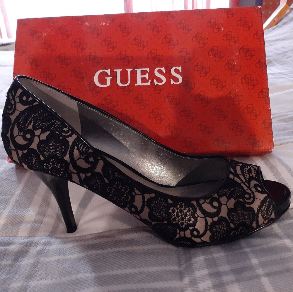 Guess dress heals
